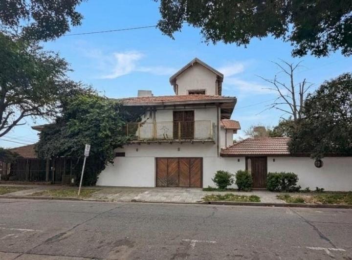 Local comercial · 616m² · 3 Cocheras