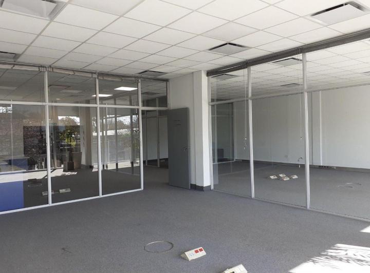 Local comercial · 852m² · 30 Cocheras