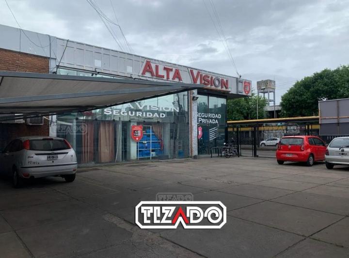 Local comercial · 587m² · 2 Cocheras