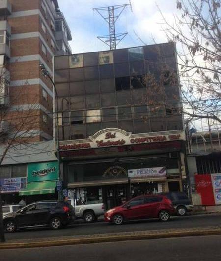 Local comercial · 1051m²
