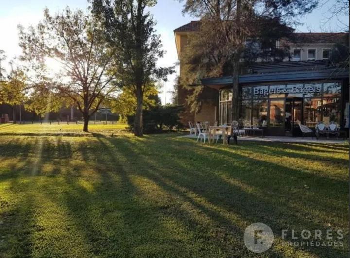 Local comercial · 64m² · 1 Ambiente · 1 Cochera