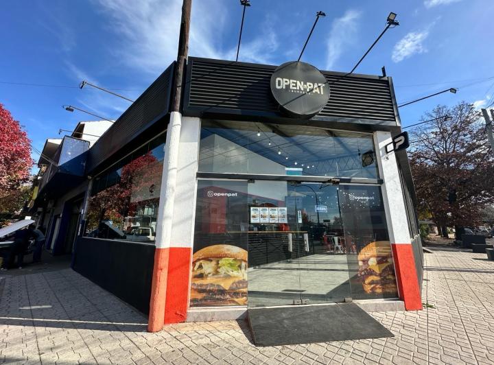 Local comercial · 210m²