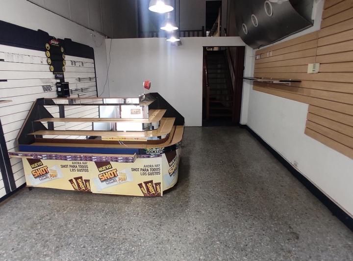 Local comercial · 83m²