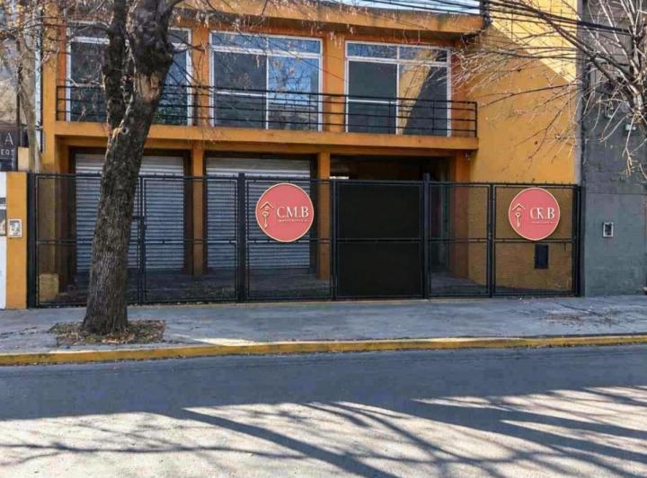 Local comercial · 150m² · 6 Ambientes · 3 Cocheras