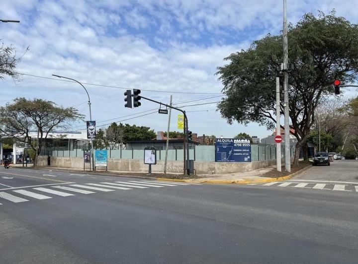 Local comercial · 1999m²
