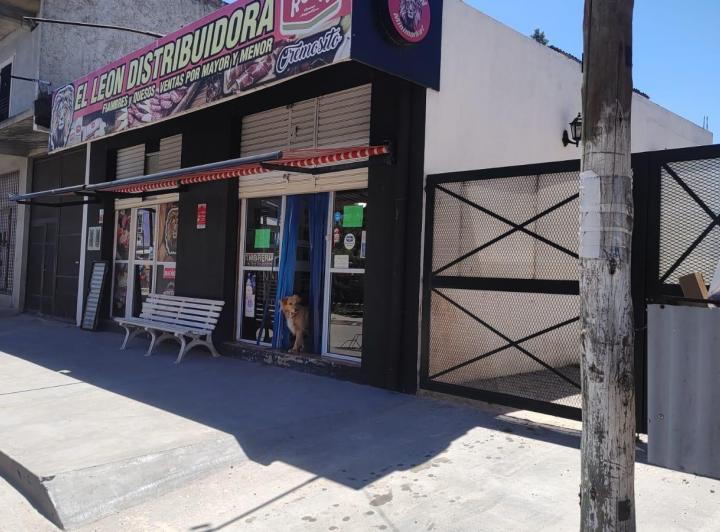 Local comercial · 90m² · 2 Dormitorios · 3 Cocheras
