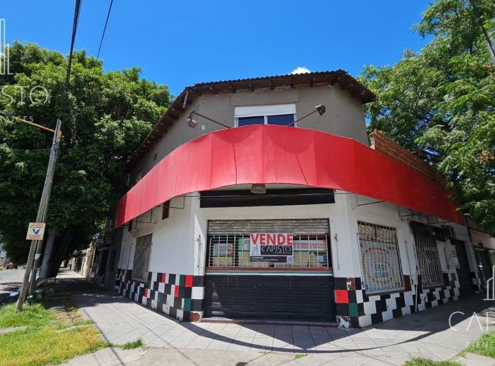 Local comercial · 243m² · 4 Ambientes · 1 Cochera