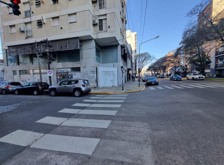Local comercial · 586m²