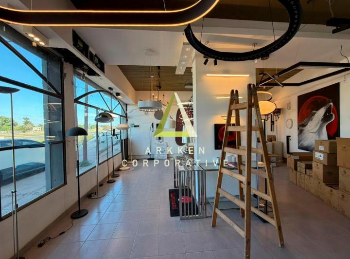 Local comercial · 156m² · 2 Cocheras