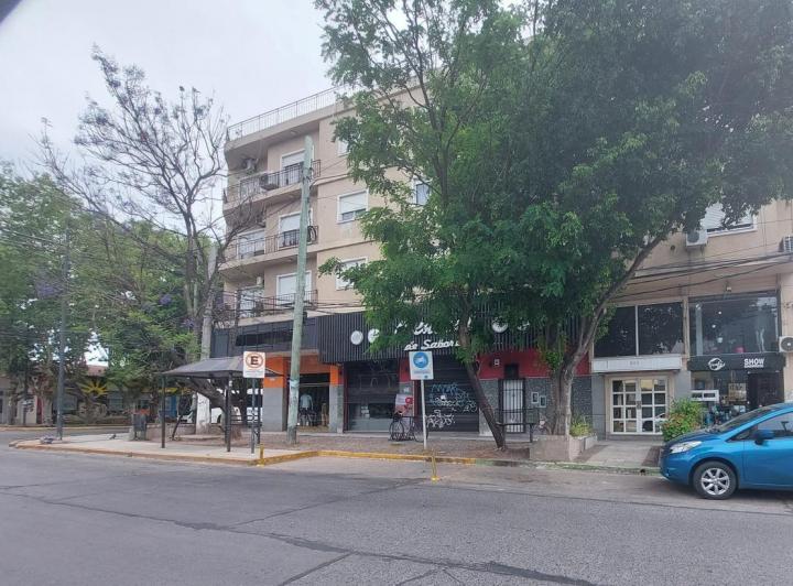 Local comercial · 350m²