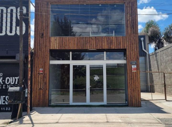Local comercial · 320m²