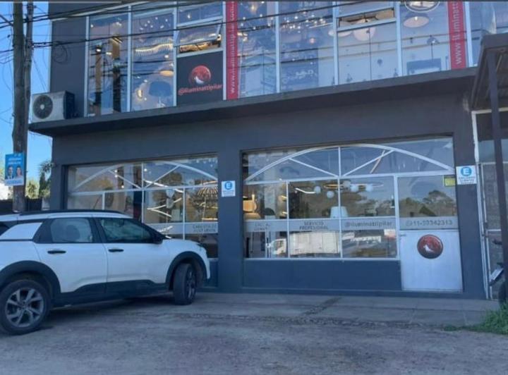 Local comercial · 155m² · 1 Ambiente · 6 Cocheras