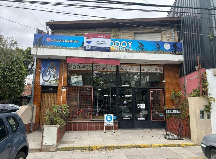 Local comercial · 318m² · 4 Cocheras