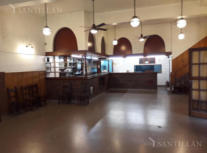 Local comercial · 240m²