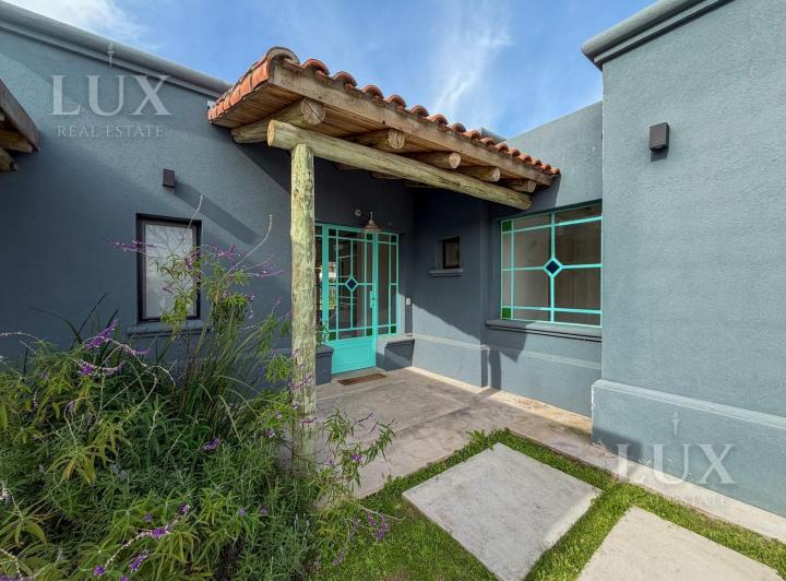 Casa · 150m² · 4 Ambientes · 3 Cocheras
