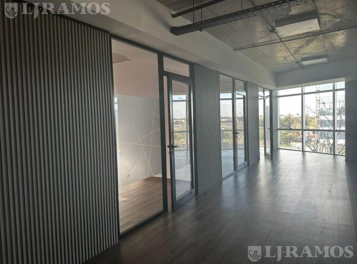 Oficina comercial · 250m² · 6 Ambientes · 1 Cochera
