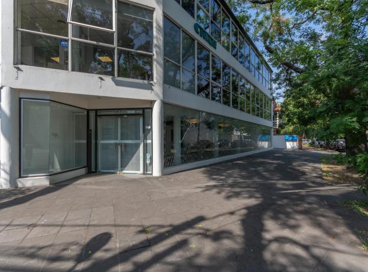 Local comercial · 220m² · 5 Ambientes · 2 Cocheras