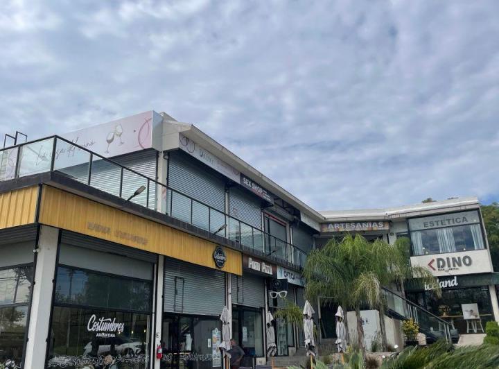 Local comercial · 60m² · 1 Ambiente · 12 Cocheras