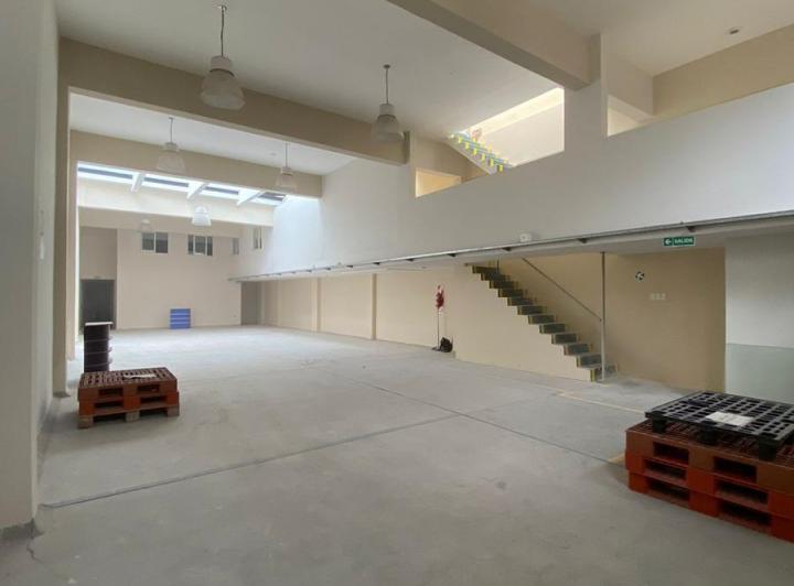 Depósito · 440m² · 4 Ambientes · 1 Cochera