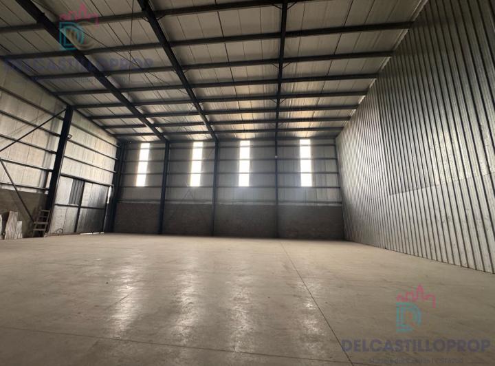 Bodega-Galpón · 700m² · 1 Ambiente · 3 Cocheras