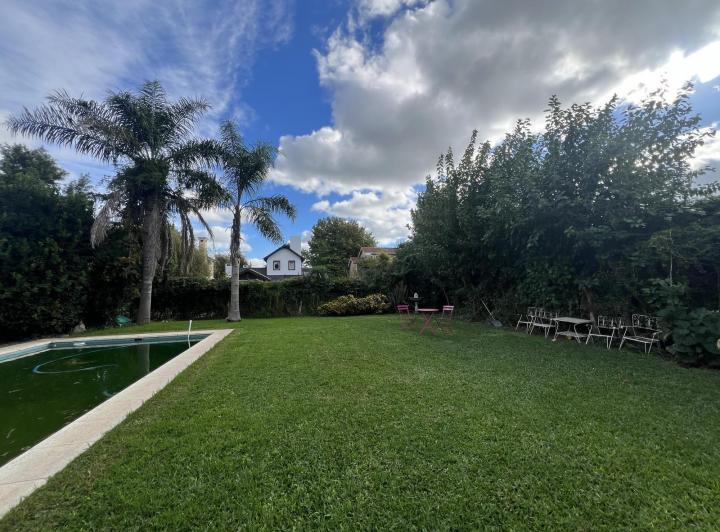 Casa · 140m² · 6 Ambientes · 3 Cocheras