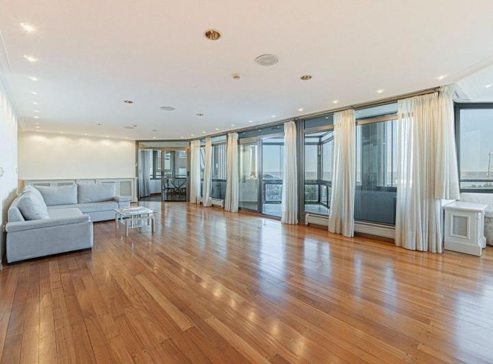 Departamento · 322m² · 6 Ambientes · 3 Cocheras