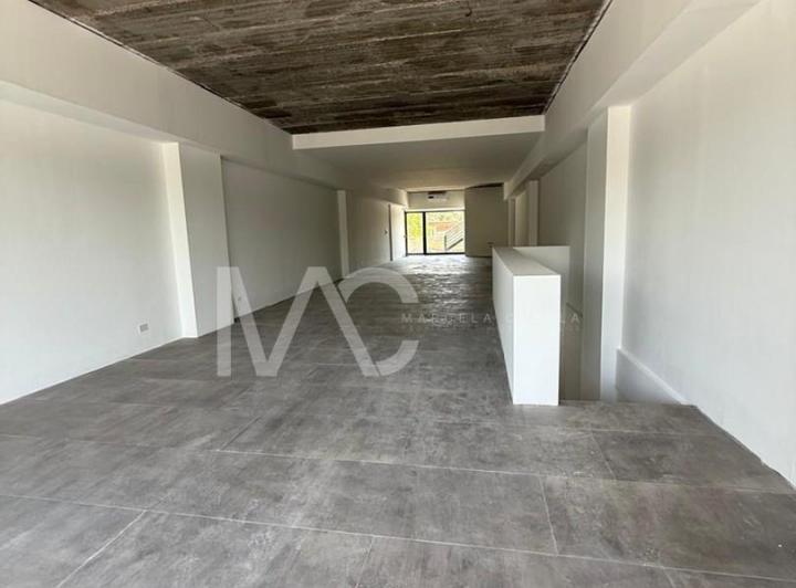 Local comercial · 140m² · 2 Cocheras