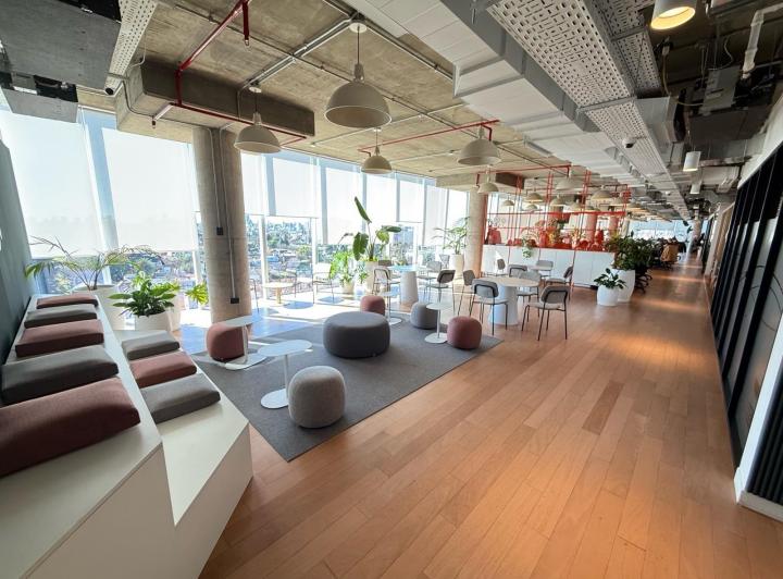 Oficina comercial · 700m² · 1 Ambiente · 8 Cocheras