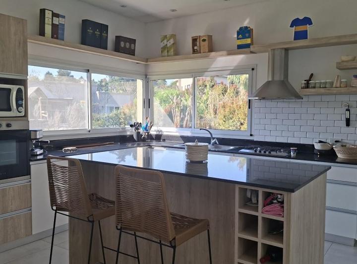 Casa · 187m² · 5 Ambientes · 4 Cocheras