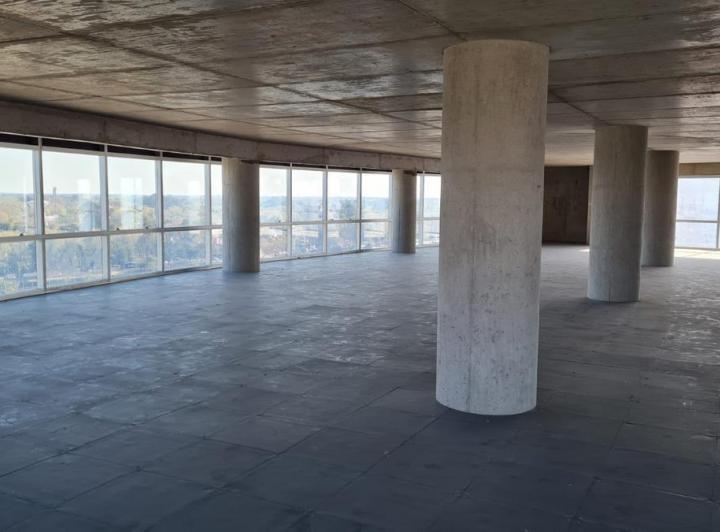 Oficina comercial · 243m² · 1 Ambiente · 2 Cocheras