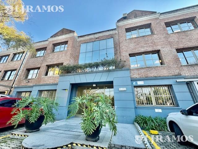Edificio · 1500m² · 32 Cocheras