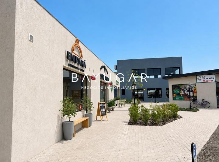 Local comercial · 33m² · 1 Ambiente · 5 Cocheras