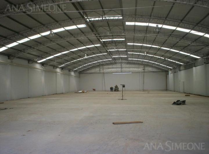 Bodega-Galpón · 1680m² · 4 Cocheras