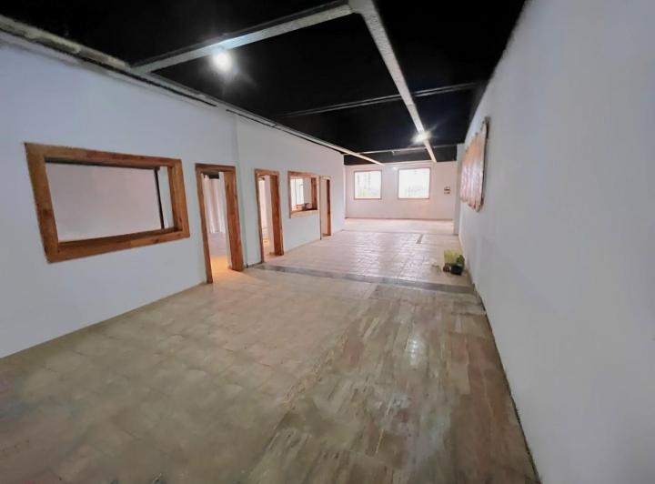 Local comercial · 220m²