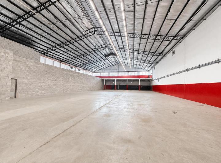 Depósito · 3915m²