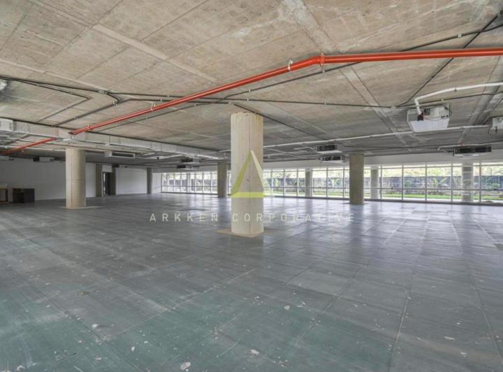 Oficina comercial · 628m²