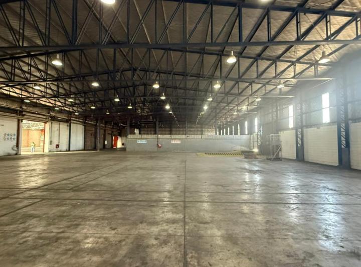 Depósito · 4550m²