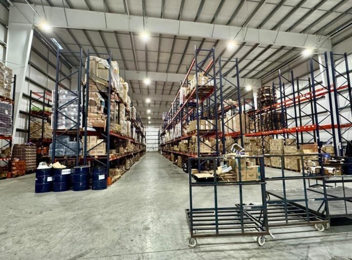 Bodega-Galpón · 2000m² · 1 Ambiente · 5 Cocheras