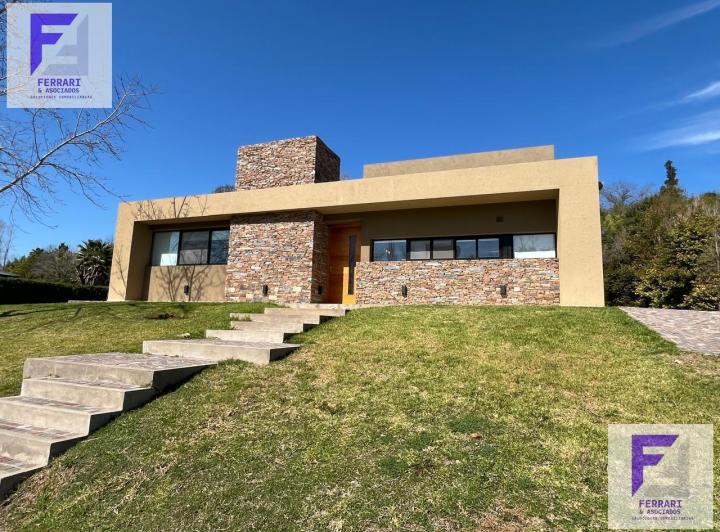 Casa · 195m² · 4 Ambientes · 3 Cocheras