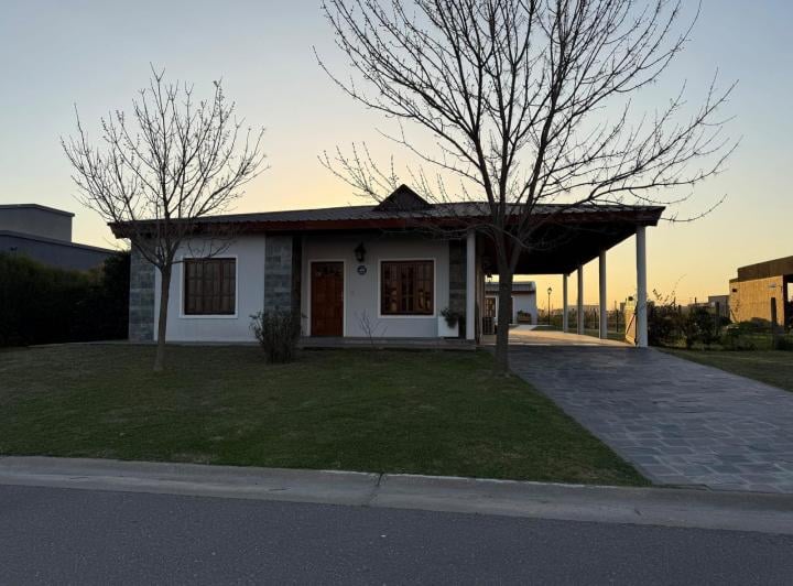 Casa · 150m² · 4 Ambientes · 3 Cocheras