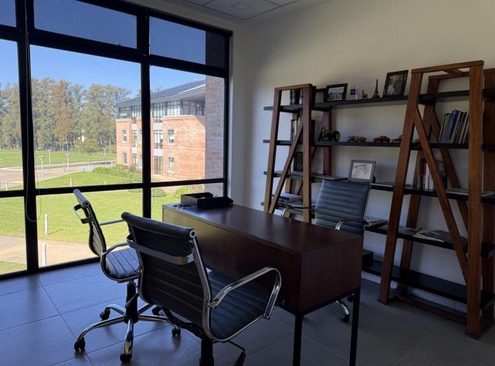 Oficina comercial · 92m² · 1 Cochera