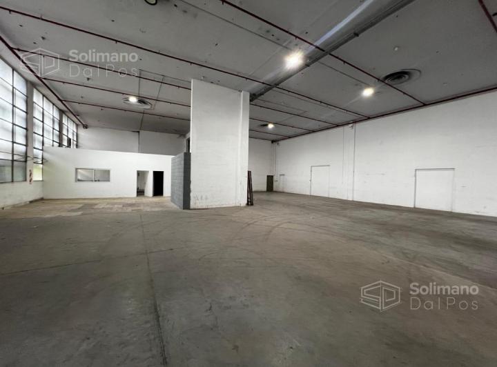 Depósito · 1290m² · 3 Ambientes · 4 Cocheras