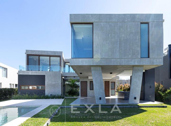 Casa · 332m² · 7 Ambientes · 1 Cochera