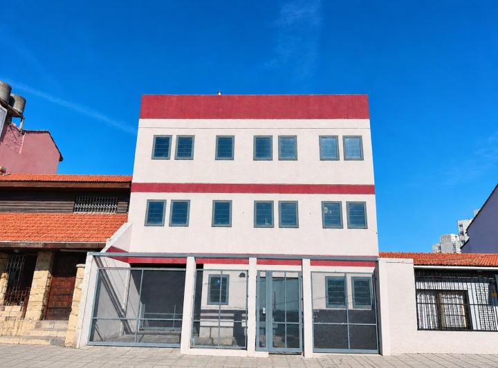 Oficina comercial · 390m² · 9 Ambientes · 7 Cocheras