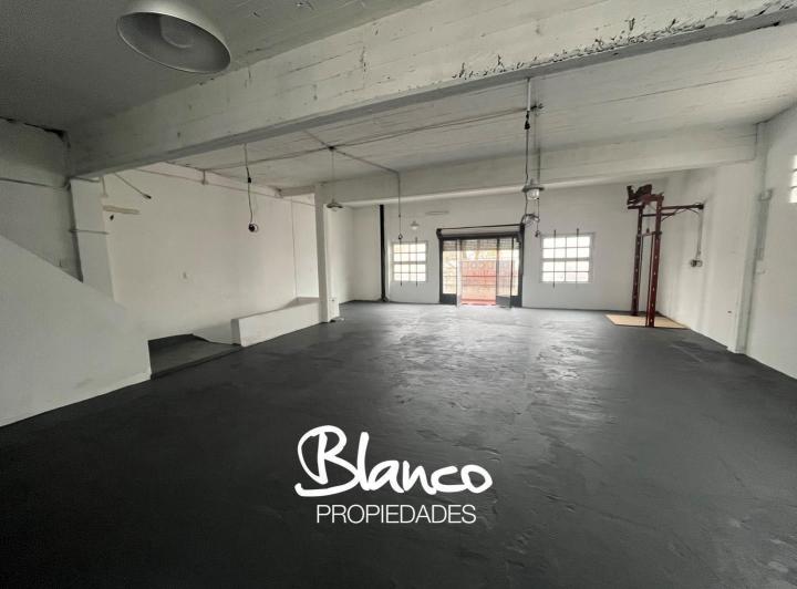 Depósito · 370m²