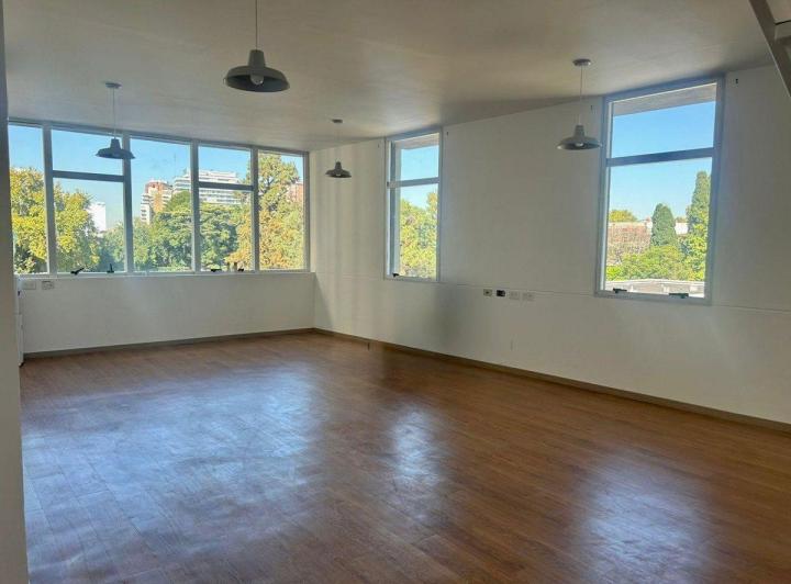 Oficina comercial · 180m² · 1 Cochera