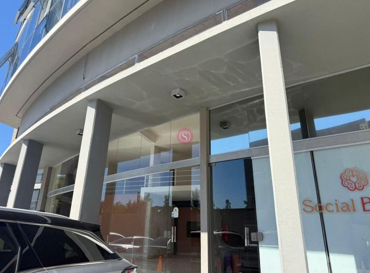 Local comercial · 83m²