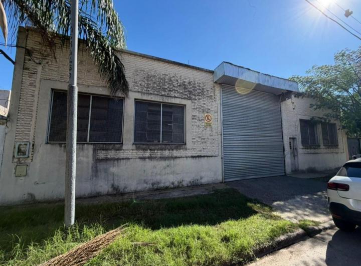 Depósito · 894m²