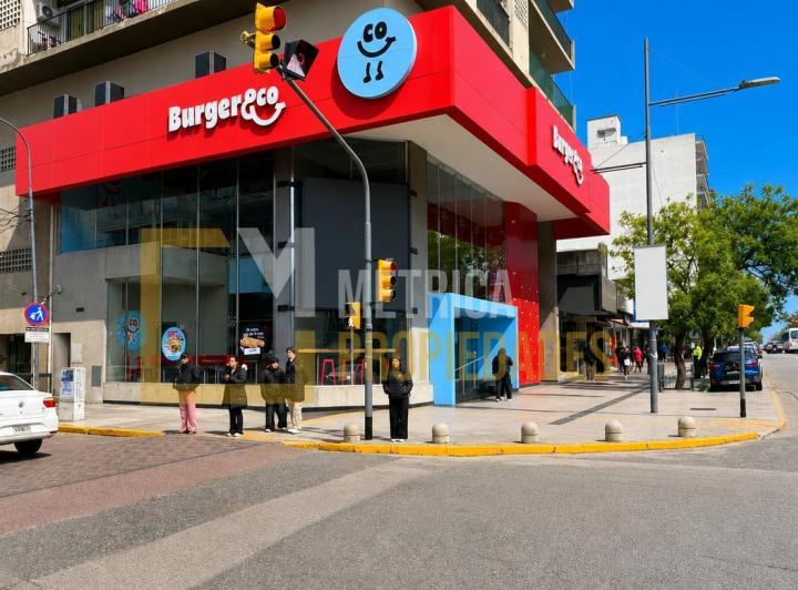 Local comercial · 664m²