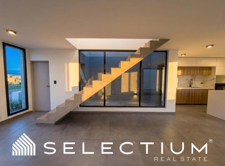 Casa · 170m² · 6 Ambientes · 2 Cocheras